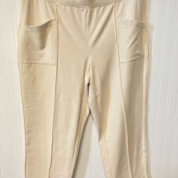 Denim & Co Sz M Active Duo Stretch Beige Capris - Picture 4 of 8